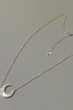French Style Light Luxury Deep Sea Natural White Mother-of-Pearl Moon Necklace for Women, S925 Silver Clavicle Chain, Influencer Favorite