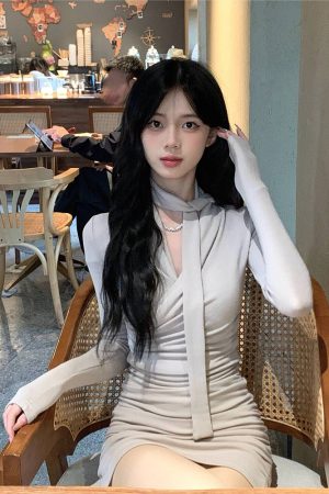 French-Style Long Sleeve Fitted Knitted Dress for Women - Waist-Cinching Bodycon Mini Skirt, Elegant Design, Perfect for Spring