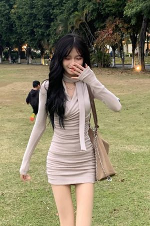 French-Style Long Sleeve Fitted Knitted Dress for Women - Waist-Cinching Bodycon Mini Skirt, Elegant Design, Perfect for Spring