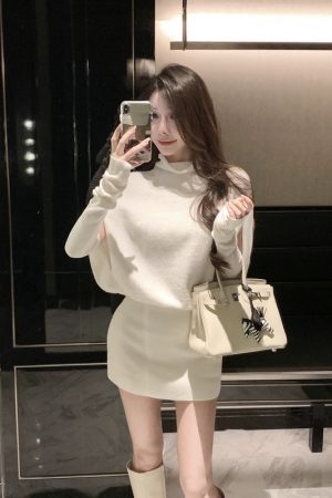 French-Style Long Sleeve Knitted Dress for Women, Waist-Cinching Bodycon Sweater Dress, Spring Fashion, Chic and Elegant Design