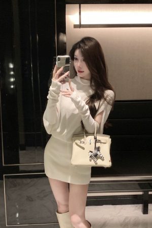French-Style Long Sleeve Knitted Dress for Women, Waist-Cinching Bodycon Sweater Dress, Spring Fashion, Chic and Elegant Design