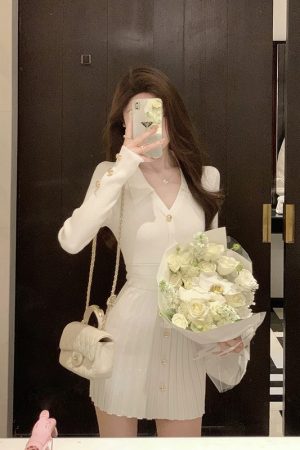 French-Style Long Sleeve V-Neck Knitted Dress for Women, Waist-Cinching Elegant Design, Short Skirt for Autumn and Winter Fashion