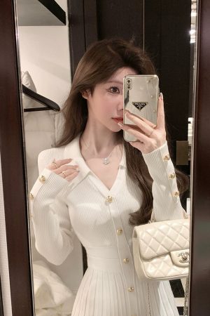 French-Style Long Sleeve V-Neck Knitted Dress for Women, Waist-Cinching Elegant Design, Short Skirt for Autumn and Winter Fashion