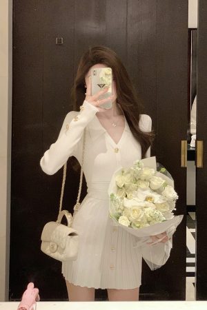 French-Style Long Sleeve V-Neck Knitted Dress for Women, Waist-Cinching Elegant Design, Short Skirt for Autumn and Winter Fashion