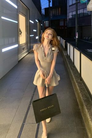 French-Style Polo Collar Spliced Dress for Women â€“ Elegant Puff Skirt, Waist-Cinching Design, Perfect for Summer Fashion