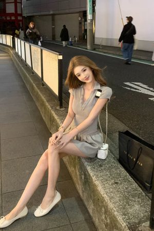 French-Style Polo Collar Spliced Dress for Women â€“ Elegant Puff Skirt, Waist-Cinching Design, Perfect for Summer Fashion