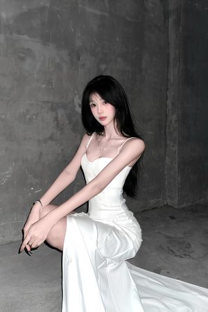 French-Style Pure Desire White Floral Split Strap Dress for Women - Elegant Summer Long Skirt in Trendy Design