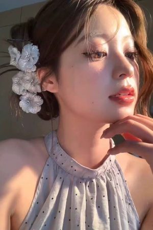 French-Style Silver Flower Hair Clip for Bangs, Chic Side Clip, Elegant Fairy Photo Accessory, Versatile Hairpiece