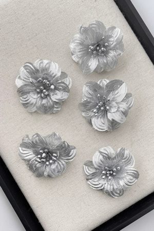 French-Style Silver Flower Hair Clip for Bangs, Chic Side Clip, Elegant Fairy Photo Accessory, Versatile Hairpiece