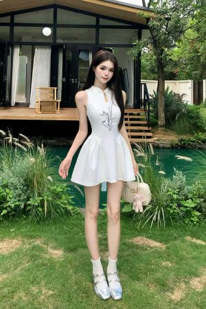 French-Style Sleeveless Halter Dress for Women - Black Waist-Cinching Short Skirt, Chinese National Design, Perfect for Summer