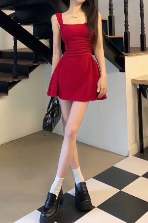 French-Style Spaghetti Strap Dress for Women, Waist-Cinching A-Line Skirt, Elegant Summer 2025 Fashion for Petite Girls