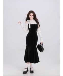 French-Style Spaghetti Strap Off-Shoulder Dress with Fishtail Skirt and Waist Design - Sexy Spring Fashion for Women