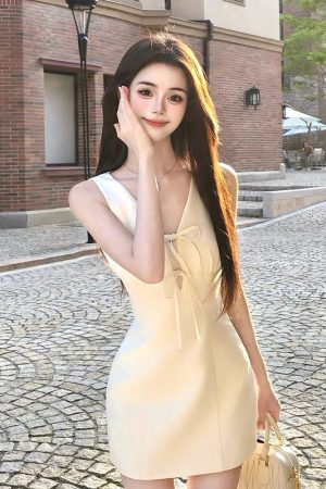 French-Style V-Neck Sleeveless Dress for Women - Slim Fit Short Skirt Summer Fashion