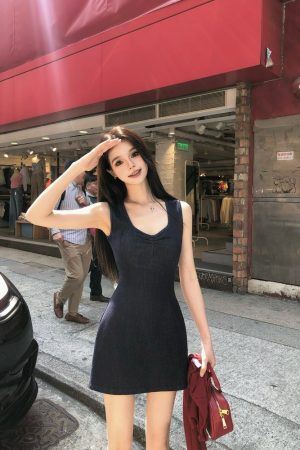 French-Style V-Neck Sleeveless Vest Dress for Women - Fitted Waist, Elegant Short Skirt, Summer 2025 Fashion