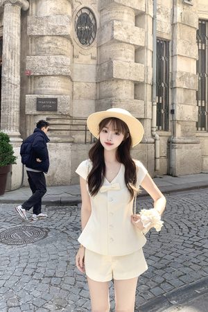 French-Style Waist-Cinching V-Neck Bow Short Sleeve Top and Shorts Set - Women's Summer Niche Design with Elegant Temperament