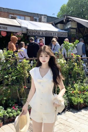 French-Style Waist-Cinching V-Neck Bow Short Sleeve Top and Shorts Set - Women's Summer Niche Design with Elegant Temperament