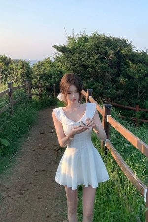French-Style White Dress for Women, Fitted Waist, Sleeveless Short Skirt, Sweet Vacation Look, Summer Fashion