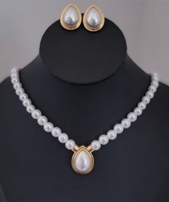 French-Style Women's Pearl Drop Choker Necklace and Stud Earrings Set - Chic Fashion Jewelry for Elegant Outfits