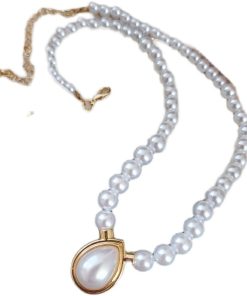 French-Style Women's Pearl Drop Choker Necklace and Stud Earrings Set - Chic Fashion Jewelry for Elegant Outfits