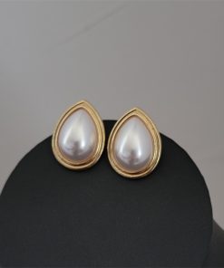 French-Style Women's Pearl Drop Choker Necklace and Stud Earrings Set - Chic Fashion Jewelry for Elegant Outfits