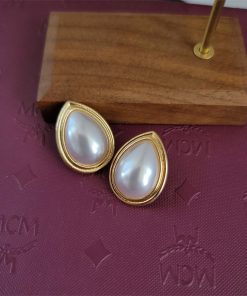 French-Style Women's Pearl Drop Choker Necklace and Stud Earrings Set - Chic Fashion Jewelry for Elegant Outfits