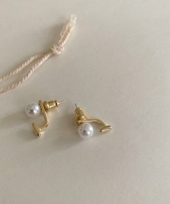 French Vintage Back-Hanging Pearl Stud Earrings, Minimalist S925 Silver, High-End Niche Design, Versatile Fashion Accessory