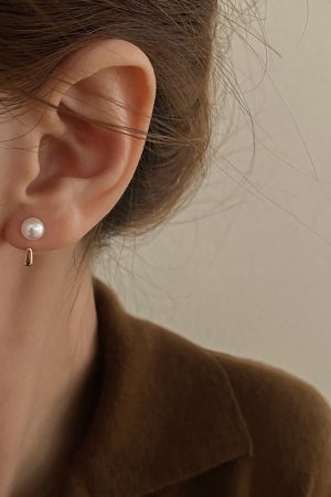 French Vintage Back-Hanging Pearl Stud Earrings, Minimalist S925 Silver, High-End Niche Design, Versatile Fashion Accessory