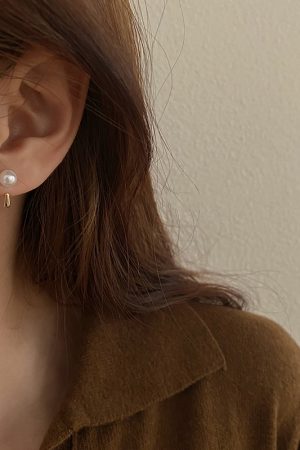 French Vintage Back-Hanging Pearl Stud Earrings, Minimalist S925 Silver, High-End Niche Design, Versatile Fashion Accessory