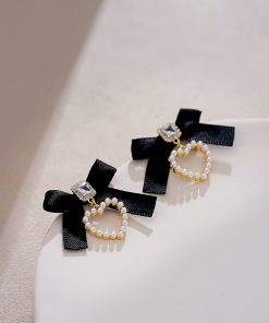 French Vintage Black Ribbon Bow Earrings with Imitation Pearl Peach Heart Drop - High-End Fashion Accessories