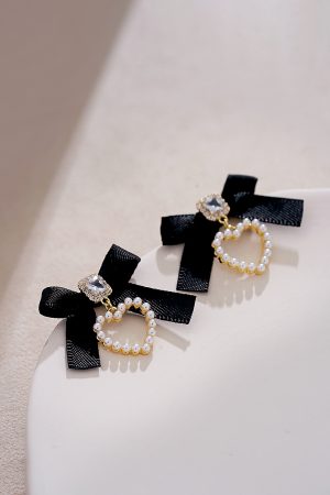French Vintage Black Ribbon Bow Earrings with Imitation Pearl Peach Heart Drop - High-End Fashion Accessories