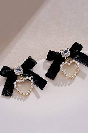 French Vintage Black Ribbon Bow Earrings with Imitation Pearl Peach Heart Drop - High-End Fashion Accessories