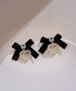 French Vintage Black Ribbon Bow Earrings with Imitation Pearl Peach Heart Drop - High-End Fashion Accessories