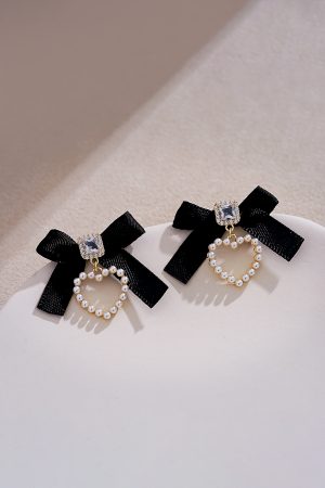 French Vintage Black Ribbon Bow Earrings with Imitation Pearl Peach Heart Drop - High-End Fashion Accessories