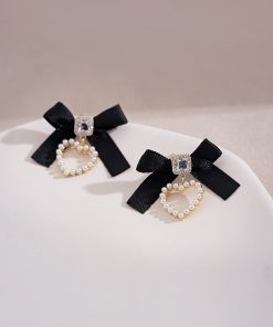 French Vintage Black Ribbon Bow Earrings with Imitation Pearl Peach Heart Drop - High-End Fashion Accessories