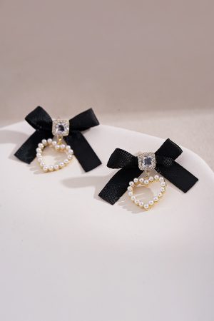 French Vintage Black Ribbon Bow Earrings with Imitation Pearl Peach Heart Drop - High-End Fashion Accessories