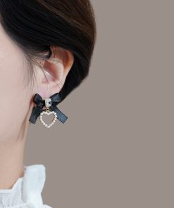 French Vintage Black Ribbon Bow Earrings with Imitation Pearl Peach Heart Drop - High-End Fashion Accessories