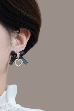 French Vintage Black Ribbon Bow Earrings with Imitation Pearl Peach Heart Drop - High-End Fashion Accessories