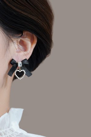 French Vintage Black Ribbon Bow Earrings with Imitation Pearl Peach Heart Drop - High-End Fashion Accessories