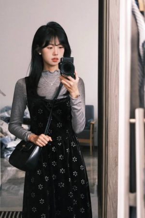 French Vintage Black Velvet Camisole Dress with Waist-Cinching Design and Elegant Floral Long Skirt - Autumn Y2K Style for Women