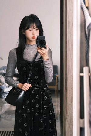 French Vintage Black Velvet Camisole Dress with Waist-Cinching Design and Elegant Floral Long Skirt - Autumn Y2K Style for Women