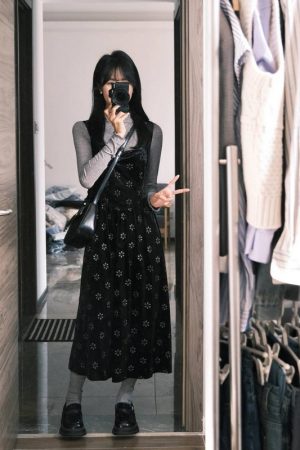 French Vintage Black Velvet Camisole Dress with Waist-Cinching Design and Elegant Floral Long Skirt - Autumn Y2K Style for Women