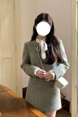 French Vintage Bow Tie Long Sleeve Shirt for Women - Unique Stylish Top for Early Spring Fashion