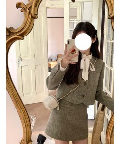 French Vintage Bow Tie Long Sleeve Shirt for Women - Unique Stylish Top for Early Spring Fashion