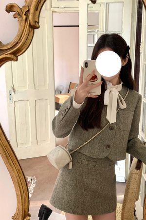 French Vintage Bow Tie Long Sleeve Shirt for Women - Unique Stylish Top for Early Spring Fashion