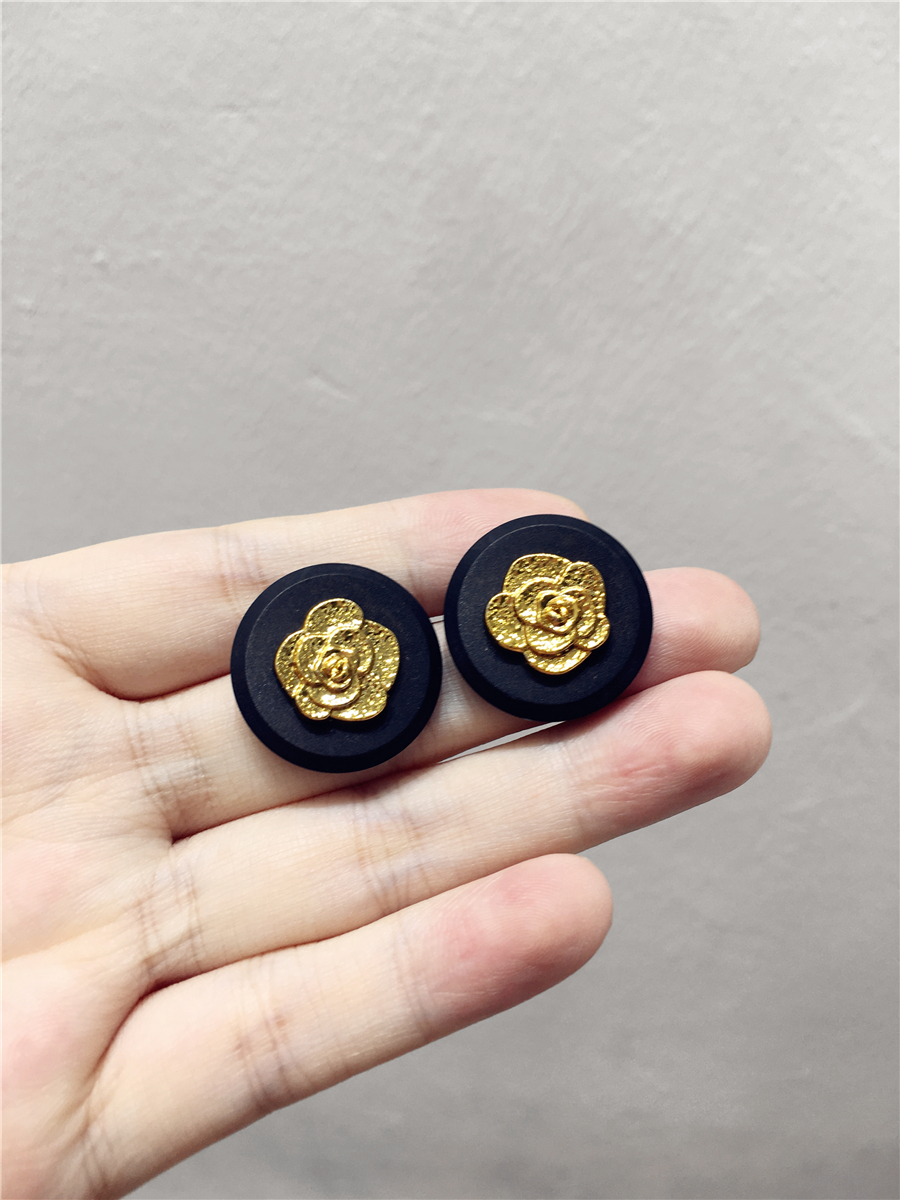French Vintage Floral Bow Resin Round Button Geometric Earrings for Autumn Winter 2025 - Trendy Y2K Accessories French Vintage Floral Bow Resin Round Button Geometric Earrings for Autumn Winter 2025 - Trendy Y2K Accessories