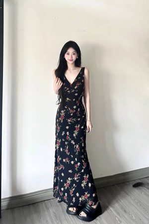 French Vintage Floral Spaghetti Strap Dress for Women - V-Neck, Slim-Fit, Waist-Cinching, Elegant Long Summer Dress for Vacation