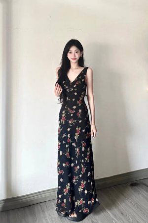 French Vintage Floral Spaghetti Strap Dress for Women - V-Neck, Slim-Fit, Waist-Cinching, Elegant Long Summer Dress for Vacation