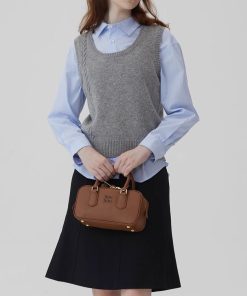 French Vintage Gray U-Neck Knitted Vest for Women - Layered Sleeveless Sweater Cardigan for Spring and Autumn 2025