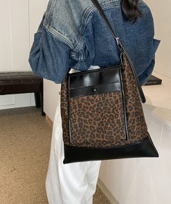 French Vintage Matte Tote Bag for Women - Large Capacity Shoulder Crossbody Bag - Spring/Summer 2025 Commuter Style