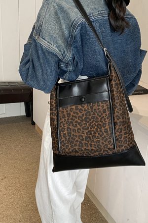 French Vintage Matte Tote Bag for Women - Large Capacity Shoulder Crossbody Bag - Spring/Summer 2025 Commuter Style